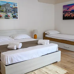https://apt-casa-di-anita.taorminaitalyhotels.com